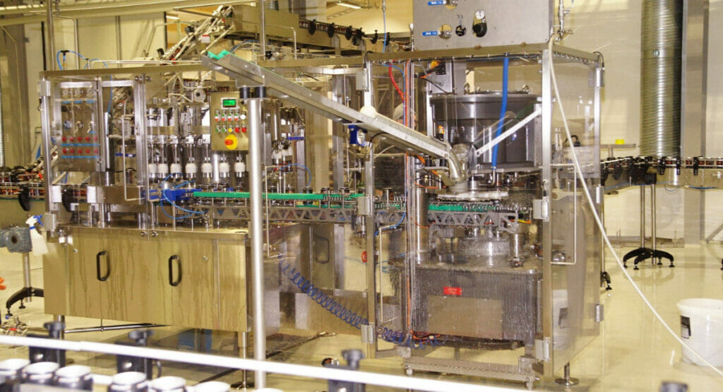 Bild von einem Flaschen- und Dosenabfüller