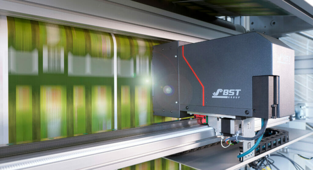 Bild von einem modularem Monitoringsystem, das eine Druckbahn überwacht.