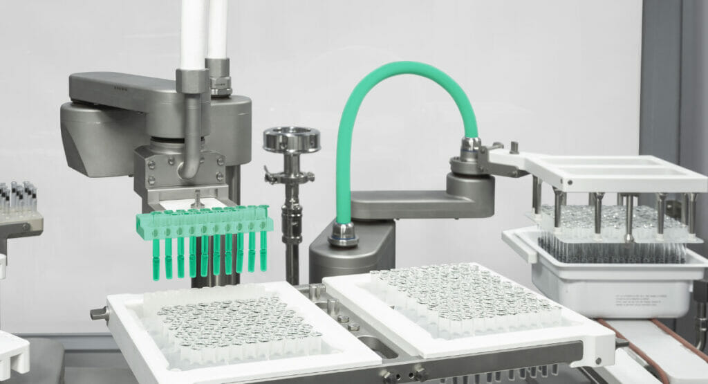 Bild von einer Abfüllanlage für flüssige Pharmazeutika