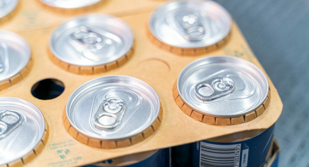 Nahaufnahme von einer Verpackung für Getränkedosen