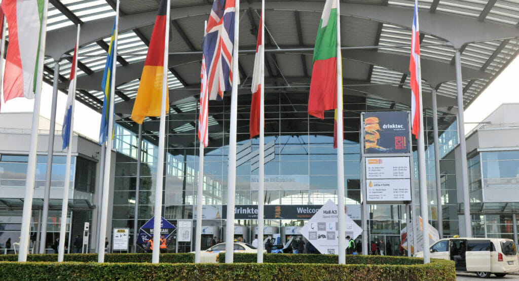 Bild vom Eingang einer Messehalle