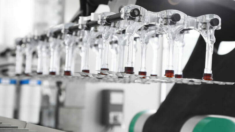 Image of a machine transporting blister packagings