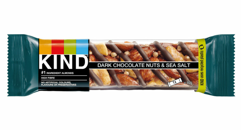 Bild von einem Snackriegel mit Nüssen und Schokolade