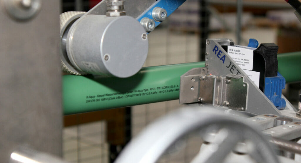 Bild von einem Drucksystem, das einen Gegenstand kennzeichnet