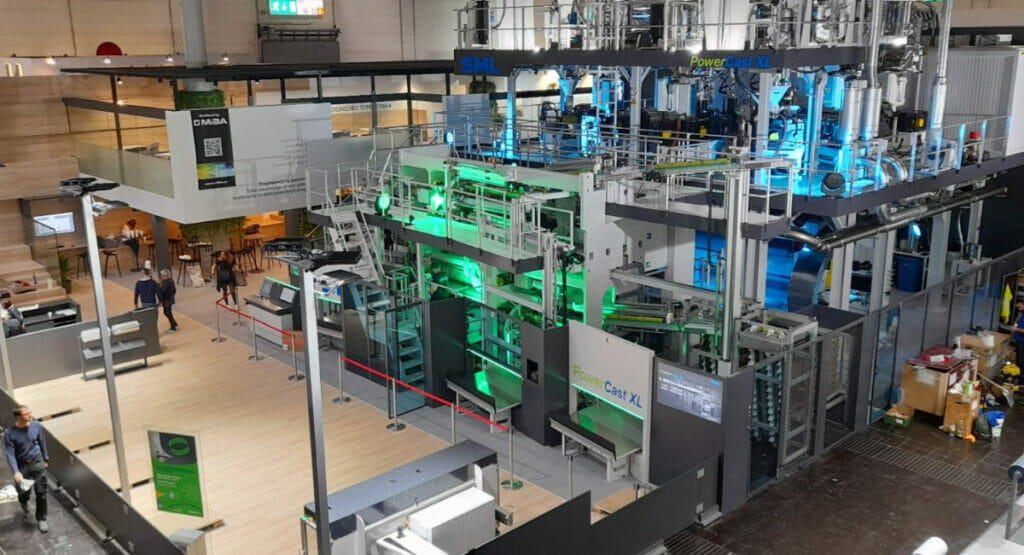 Bild von einem Messestand mit Maschinen