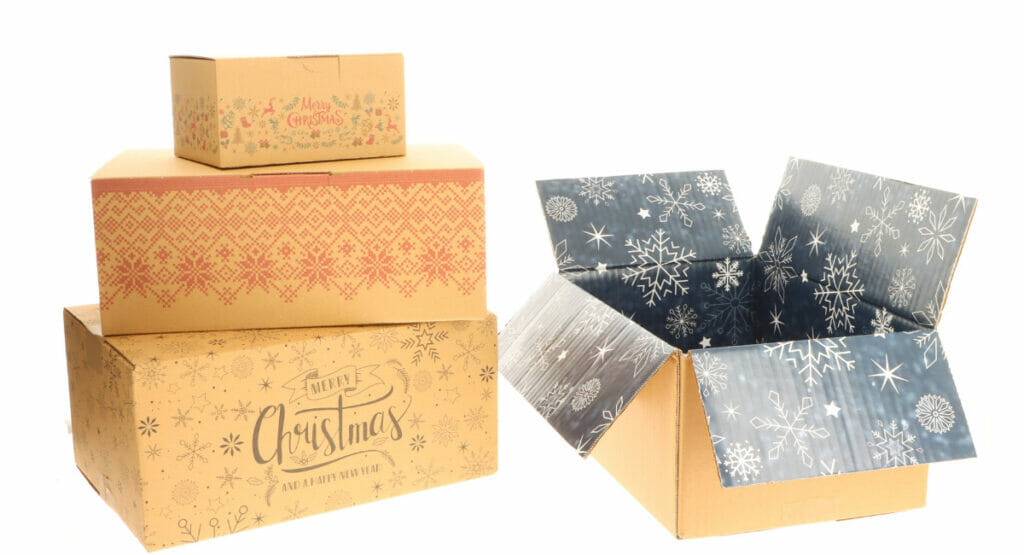 Die Versandkartons bestechen in weihnachtlichem Design