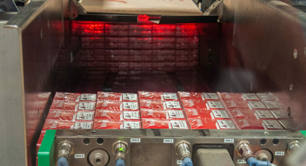 Beim Verkleben von Zigarettenverpackungen wollte JTI Schweiz mit einem neuen Klebstoff-Auftragssystem Energie einsparen.