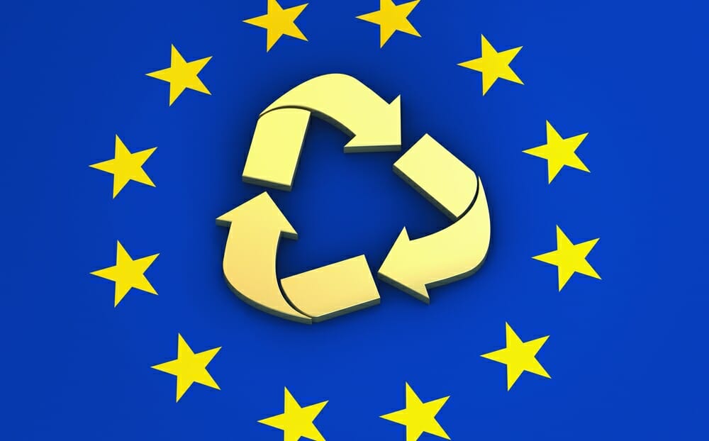EU-Flagge und Kreislaufsymbol