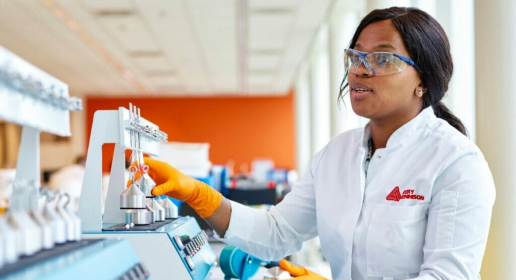 TÜV Austria hat die kautschukbasierten Schmelzklebstoffe von Avery Dennison mit Ok biobased zertifiziert.