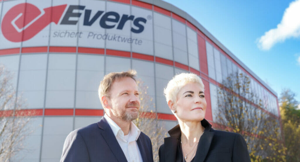 Julia Steiner (Geschäftsführerin) und Christoph Bergforth (Geschäftsführender Gesellschafter) Evers GmbH