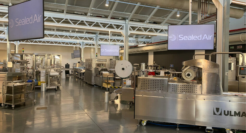 At Packforum in Milan Sealed Air presents their technology and solutions to customers in the show room.