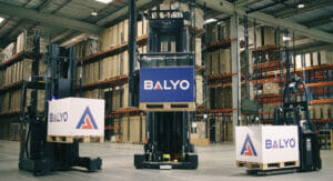 Die Balyo-Roboter nehmen weniger Platz ein als ein Gabelstapler.