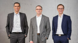 Von links: Xavier Hamers, CEO und Vorsitzender der Geschäftsleitung, Dr. Henning Grönzin, CTO und technischer Geschäftsführer, Helge Held, CFO und kaufmännischer Geschäftsführer der Leuze electronic-Gruppe.