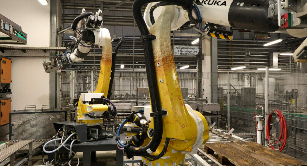 Mehrstrahl-Sicherheitslichtschranken MLD 500 sichern den Arbeitsbereich der Roboter gegen Zugang von außen ab.
