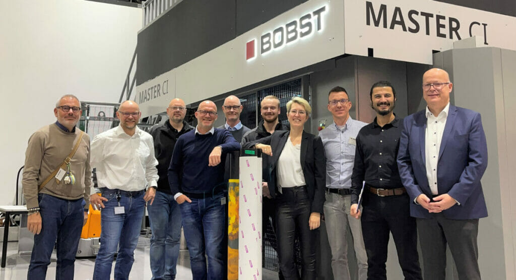 tesa und Bobst gehen eine enge Partnerschaft ein.
