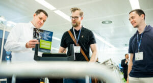 Aussteller und Besucher der EMPACK 2022. (Bild: Easyfairs Deutschland GmbH)