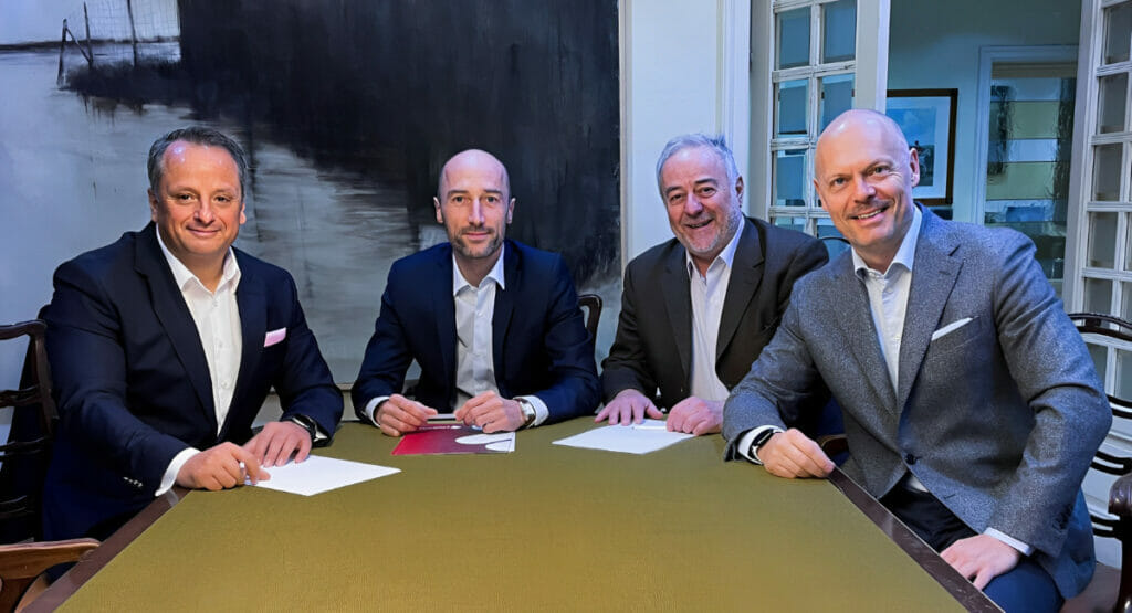 Meraxis hat Fournier erfolgreich übernommen. (v.l.n.r. Stefan Girschik, CEO Meraxis; Bruno Fournier, Geschäftsführer Fournier; Stéphane Fournier, CEO Fournier; Philipp Endres, Deputy CEO Meraxis)
