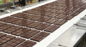 The LOMATIC infeed system feeds the downstream packaging machines with a high row output.