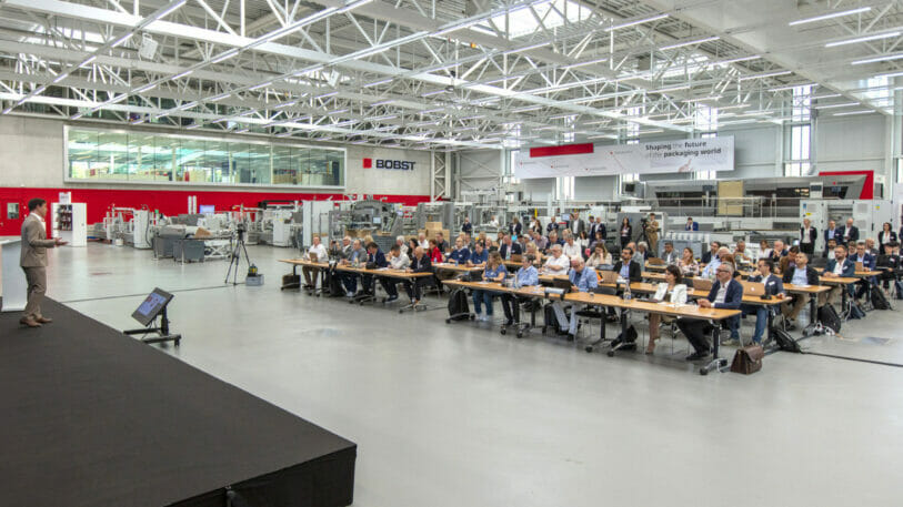 Auf einem Presseevent stellt Bobst die neusten Innovationen und Entwicklungen des Unternehmens vor.