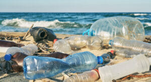 Neue Anlage für Kunststoffrecycling hilft Indonesien im Kampf gegen die Verschmutzung der Ozeane