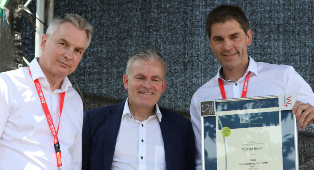 Von links nach rechts: Thomas Becker (Sprecher der Geschäftsführung), Dr. Leder (IHK) und Siegfried Wacker (Geschäftsführer)