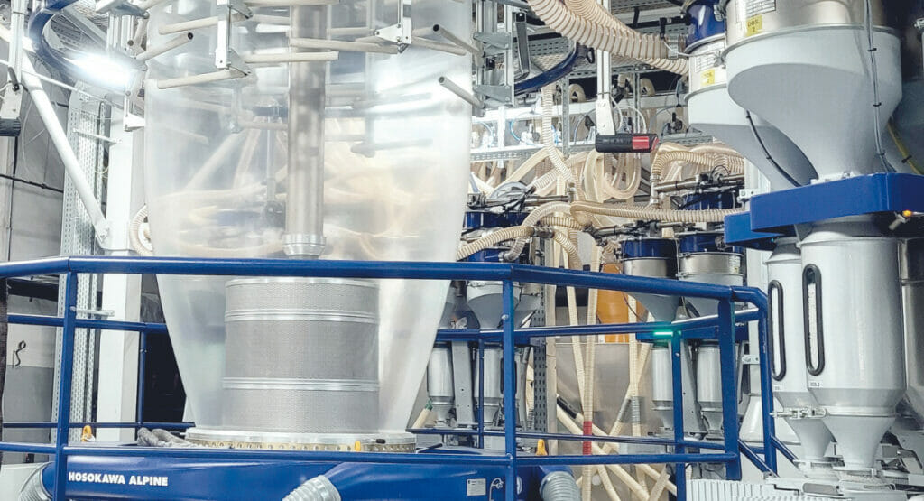 Die neue 7-Schicht-Anlage mit inline MDO (Machine Direction Orientation) von Hosokawa Alpine bei ERG in Polen für recycelbare Kunststofffolien