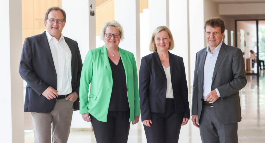 From left to right: Dr Frank P. Meltzer, Prof Dr Helga Zollner-Croll, Petra Hanke, Carsten Melchert