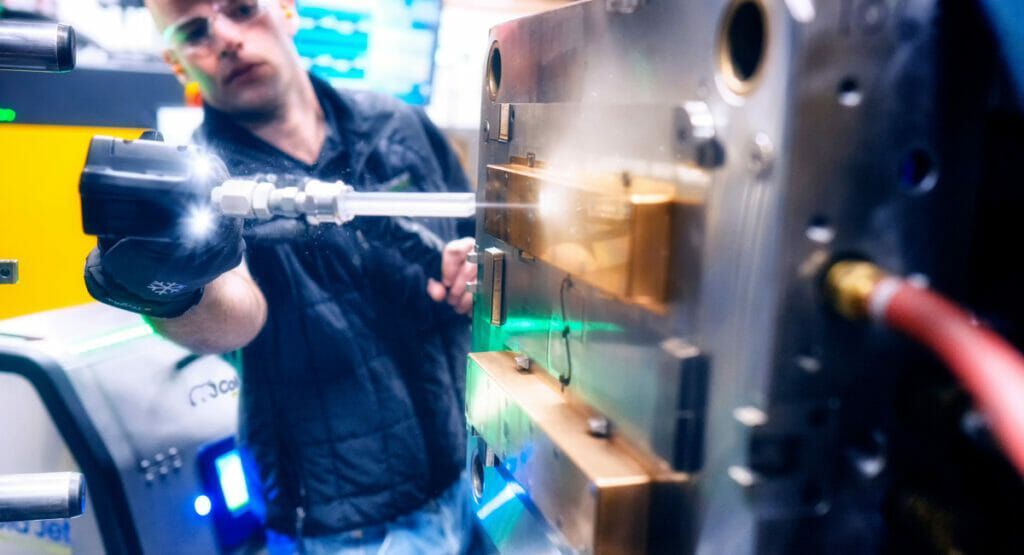 Cold Jet zeigt Reinigungslösungen mit Trockeneis.