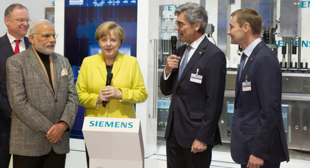 Auf der Hannover Messe 2015 nahm Angela Merkel die Moduline von Optima bei Siemens ab.