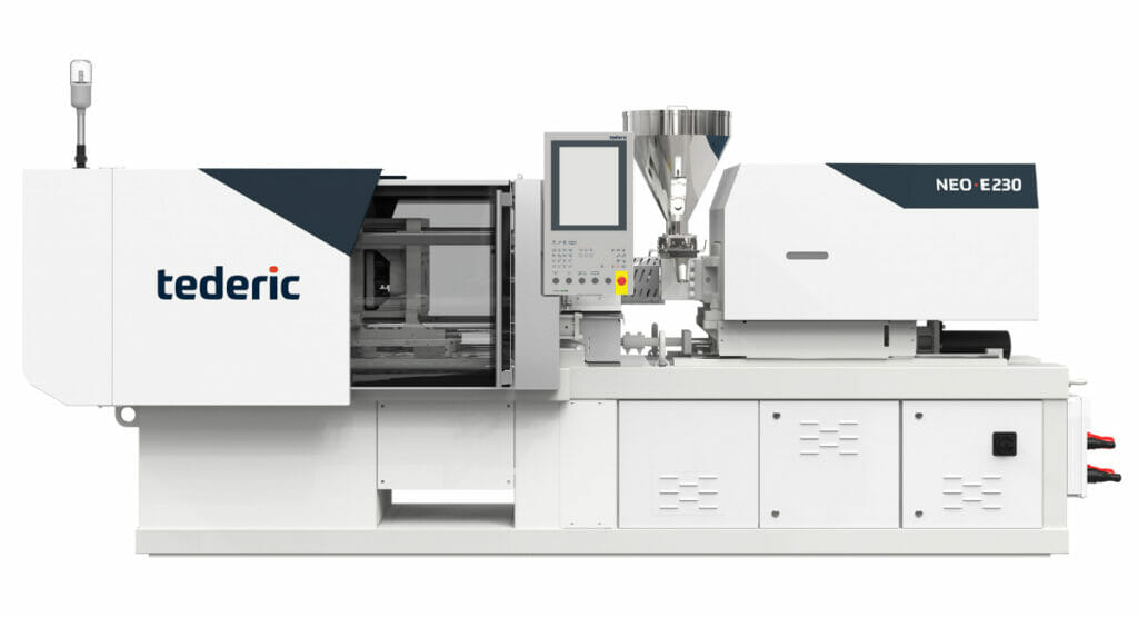 Die Kniehebel-Spritzgießmaschine Tederic NEO E230 wird bei der Herstellung von Visitenkartenboxen gezeigt