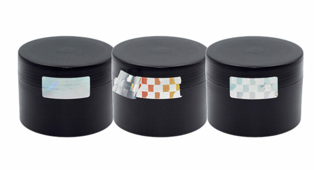 Nach dem Öffnen hinterlassen die Etiketten von Securikett einen Effekt auf dem Tiegel