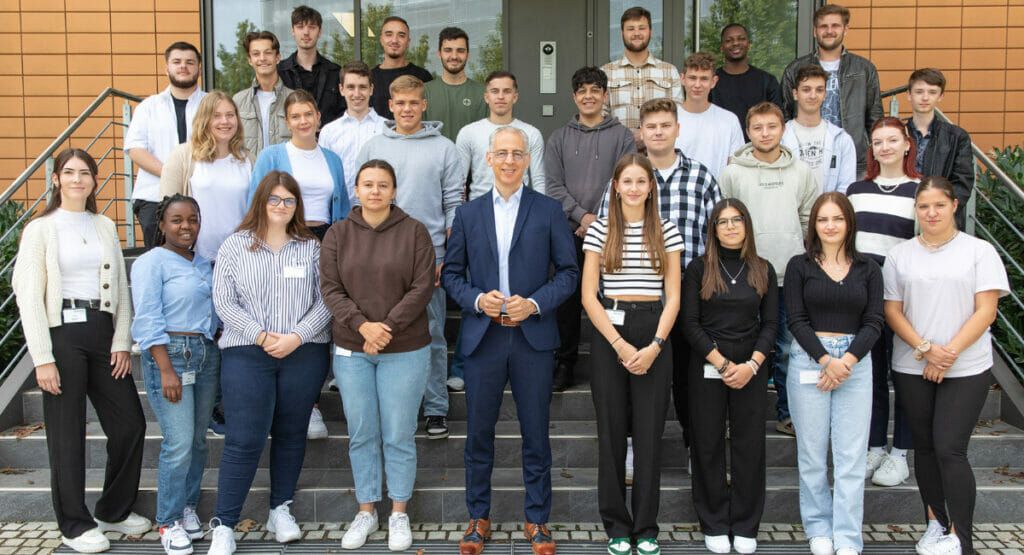 29 Auszubildende starten 2023 ihre Ausbildung bei der Schreiner Group