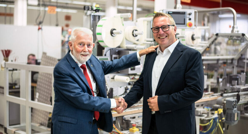 Eckhard Bluhm hands over the management of Bluhm Syteme to his son Volker Bluhm.