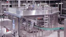 Die Abfüllmaschine Glasfüller Innofill Glass DRS ECO ist auf der BrauBeviale bei KHS zu sehen.