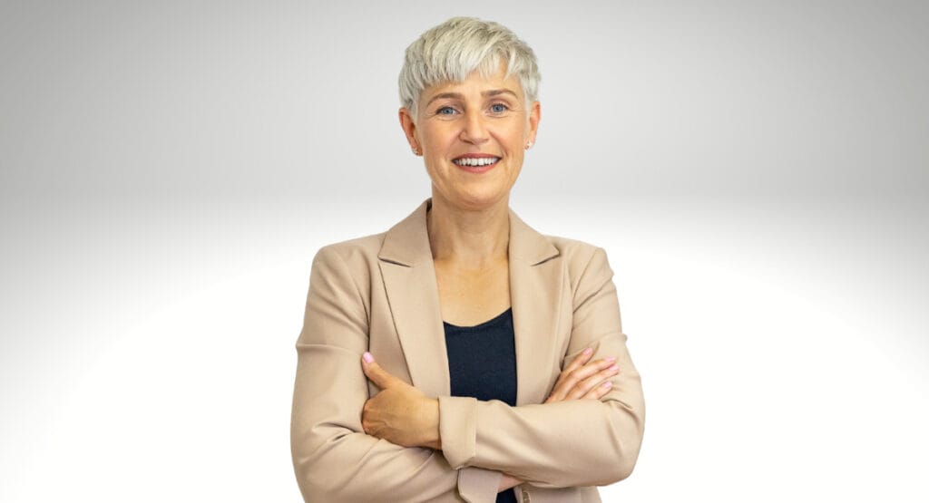 "Large manufacturers have already regularly put their contracts with a dual system to the test in the past and put packaging licensing out to tender at least every two years. There is no uniform procedure for small and medium-sized manufacturers. Should §21 VerpackG be comprehensively amended in the current legislative period as planned or the PPWR be passed next year, I assume that the cooperation between manufacturers and the dual system will change comprehensively in this respect. Minimum recyclate shares, as well as requirements for the recyclability of packaging, presuppose a long-term and close cooperation between manufacturers and their dual system". Diana Uschkoreit, Managing Director BellandVision, Pegnitz