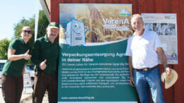 v.l.n.r.: Iryna Hrabenko und Jens Dambeck vom VerenA-Team der RIGK und Dr. Michael Reininger, DRV, an der Sammelstelle für Agrar-Big Bags in Alzey.