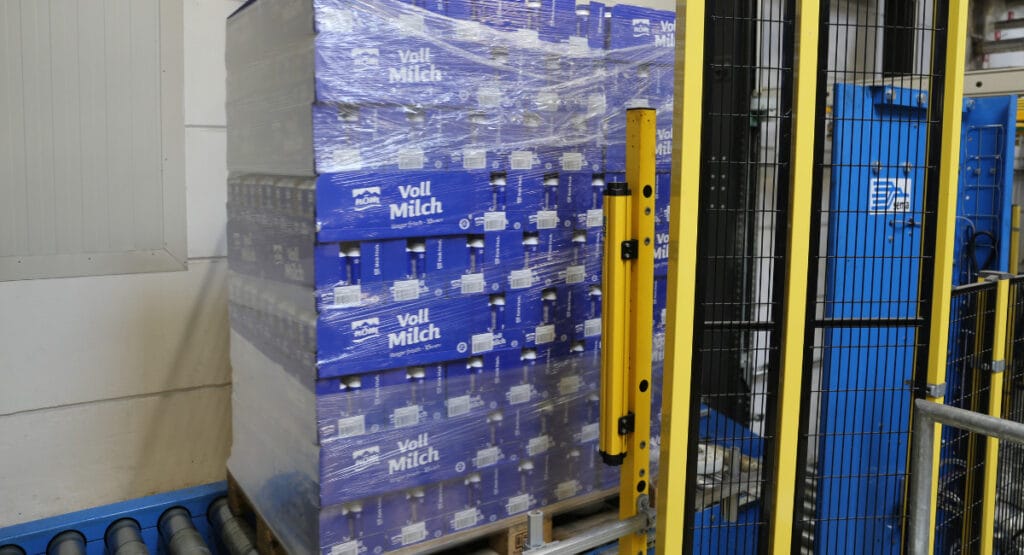 Every year, NÖM processes around 420 million kilograms of raw milk into yoghurts, curd cheese, butter, cocoa, kefir, protein drinks and other dairy products.