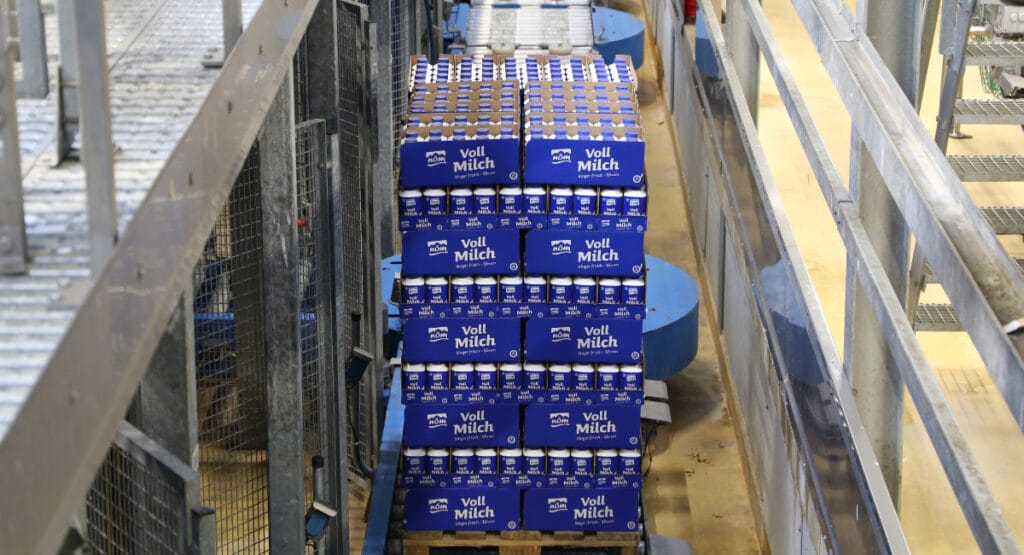 The system integration from Pilz ensured that the infeed and outfeed of goods at the palletising systems for yoghurt and milk continues to run smoothly.