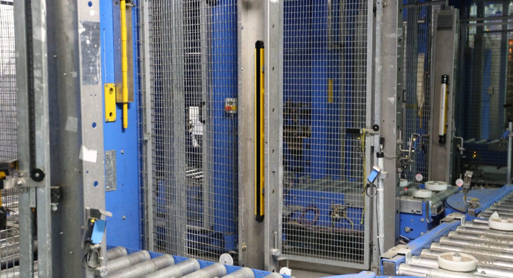 Some of the existing safety light grids also had to be replaced. The PSENopt II safety light grids from Pilz were used as a replacement.