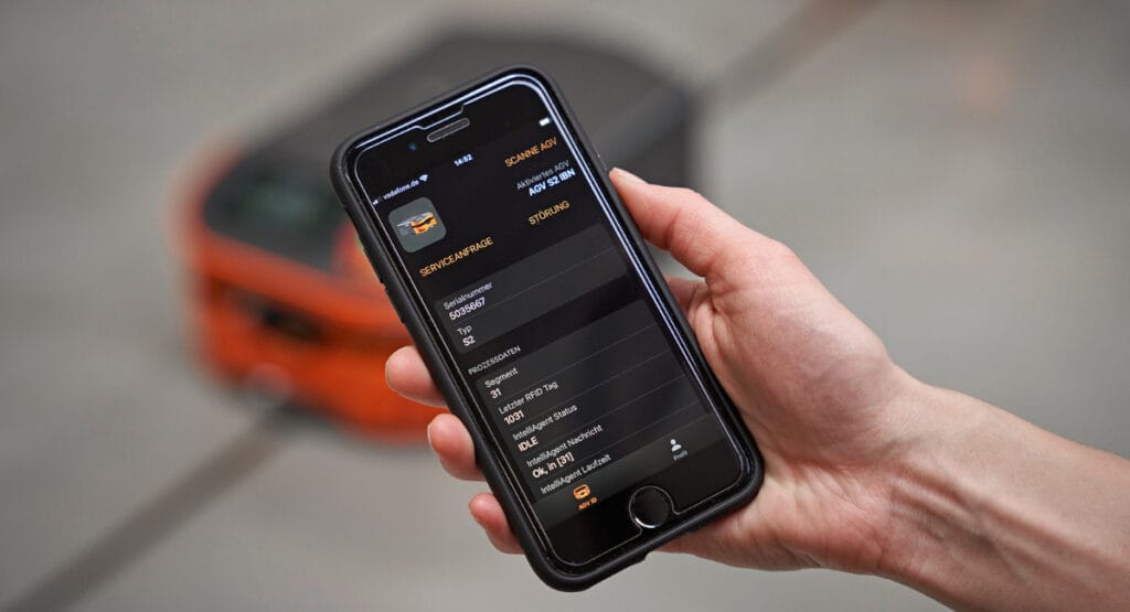 With the swarm approach, only the affected robot fails in the event of a malfunction, while the swarm continues to perform its tasks. (Image: Safelog)