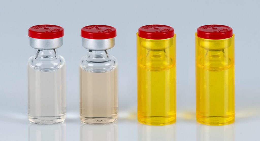 Mit dem selbstklebenden Label von Schreiner MediPharm gelingt die Verblidung von Vials in klinischen Studien.