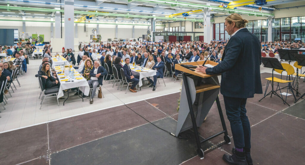 1100 guests attended the inauguration of the new final assembly hall.