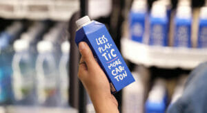 Die Kartonflasche SIG DomeMini für den Verzehr von Getränken unterwegs wurde zunächst in China auf den Markt gebracht.