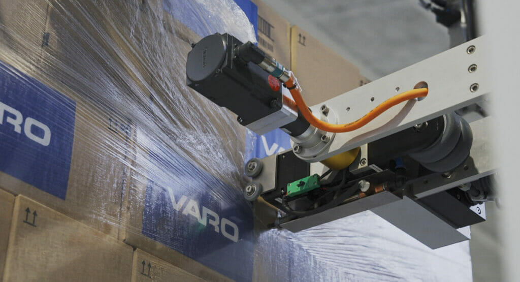 Das Defolierungssystem von Varo scannt die Höhe der zu defolierenden Produkte.