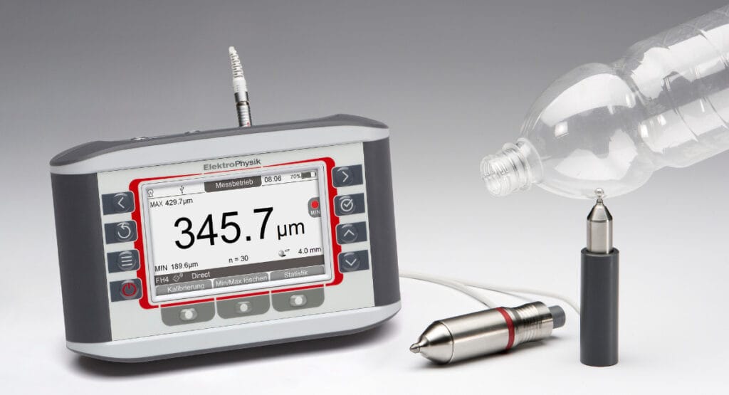 Das Messgerät eignet sich unteranderem für die Wanfstärkenmessung bei PET Flaschen.