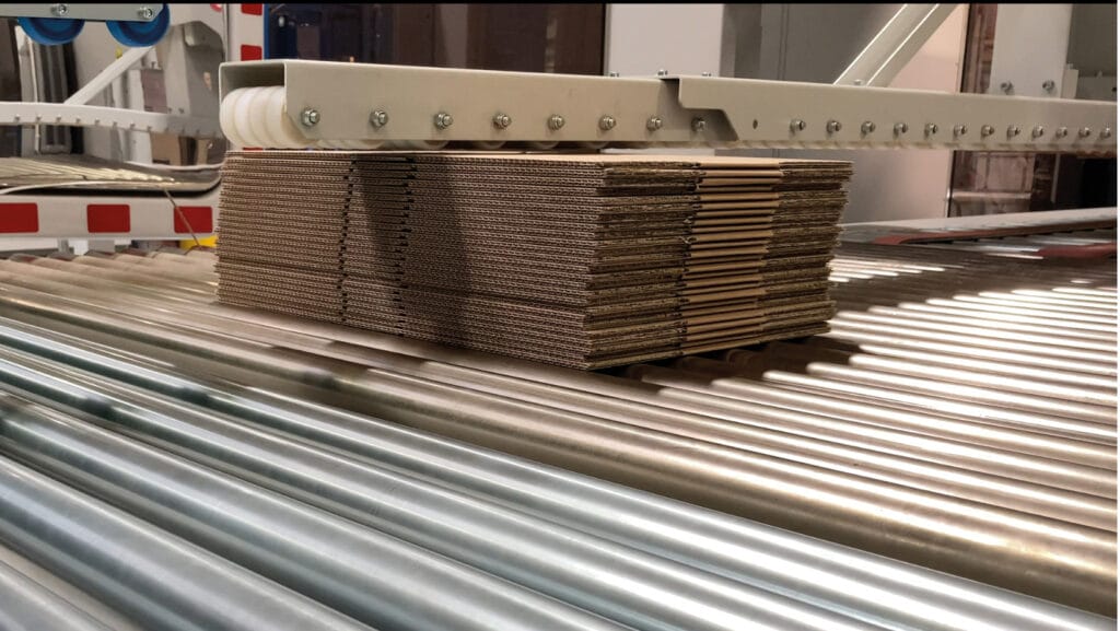 Bundle 24 erweitert die CorrBox Solution um eine Bündelfunktion, die Herstellern von Faltkisten aus Wellpappe die zuverlässigen Ausschleusung fehlerhafter Boxen ermöglicht. (Bild: Baumer hhs)