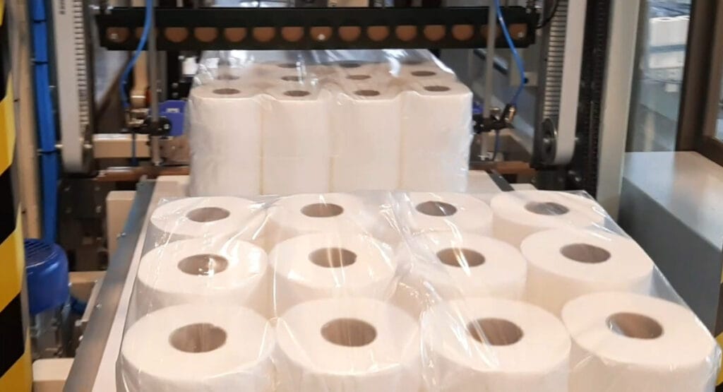 Die Verpackungsmaschine Eco Wrap von Microline verpackt Papier