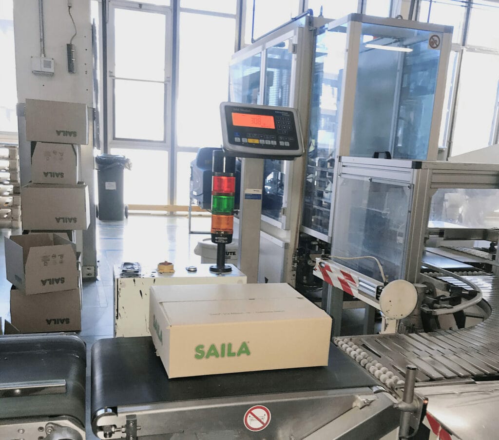 Thanks to the Essentus weighing and selection system, all boxes contain the right number of confectionery packs.