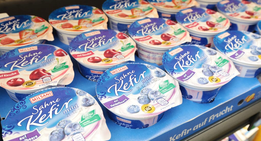 Aldi Süd testet bei seinen Kefir und Joghurt-Verpackungen das digitale Wasserzeichen von HolyGrail 2.0