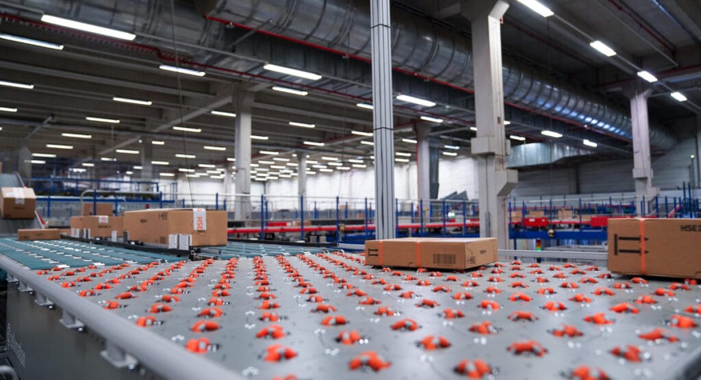 Die Förderlösung von cellumation sortiert Objekte aus beliebigen Ein- und Ausgängen.